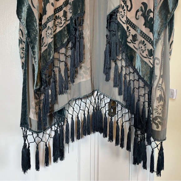 Fringe Kimono style wrap with velvet - Picture 3 of 10